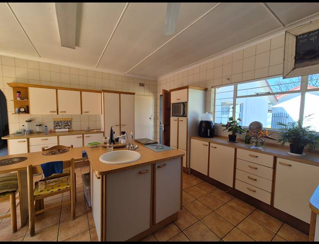 4 BEDROOM HOUSE FOR SALE IN BISHOPS BAY